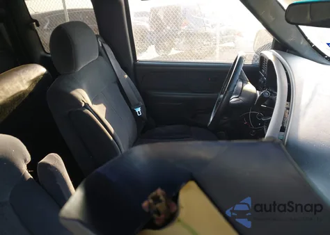 2001 Chevrolet Silverado Ls z USA, uszkodzony, nr VIN 2GCEC19V711222395